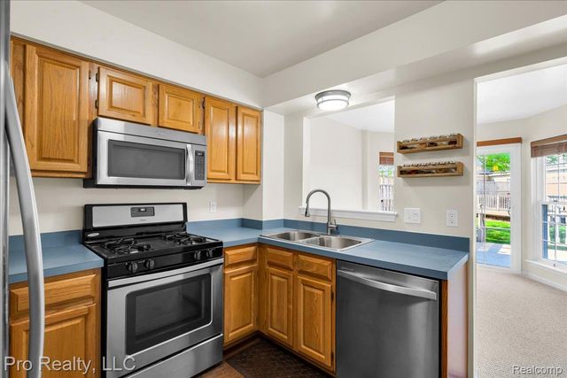 4000 Hunters Circle E 137, Canton Charter Township, MI 48188