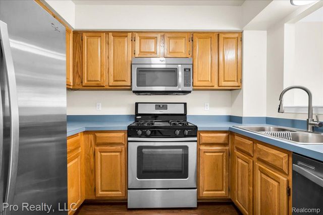 4000 Hunters Circle E 137, Canton Charter Township, MI 48188