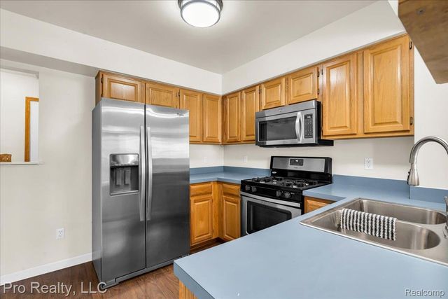 4000 Hunters Circle E 137, Canton Charter Township, MI 48188