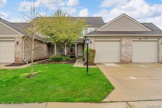 4000 Hunters Circle E 137, Canton Charter Township, MI 48188