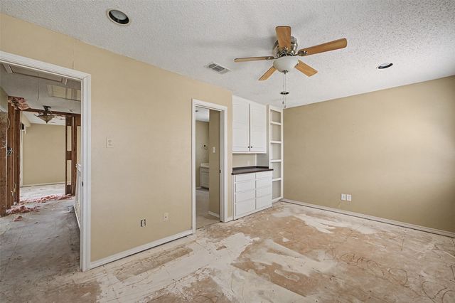 1434 Crownhill Drive, Arlington, TX 76012