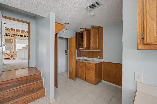 1434 Crownhill Drive, Arlington, TX 76012