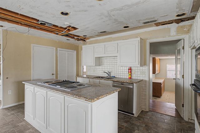 1434 Crownhill Drive, Arlington, TX 76012
