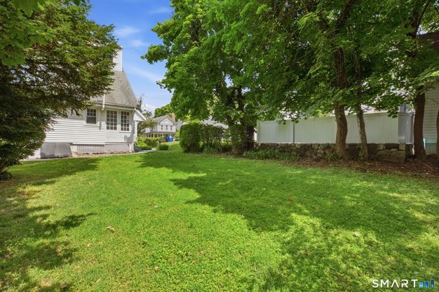 84 Sherwood Place 2, Greenwich, CT 06830