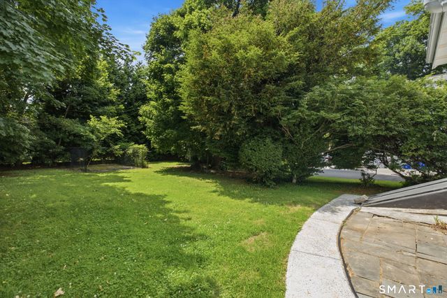 84 Sherwood Place 2, Greenwich, CT 06830