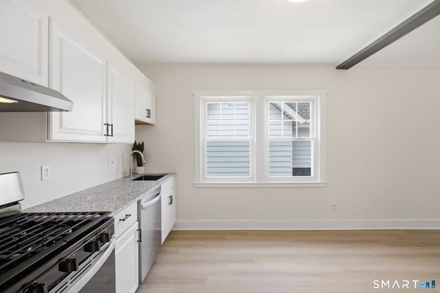 84 Sherwood Place 2, Greenwich, CT 06830