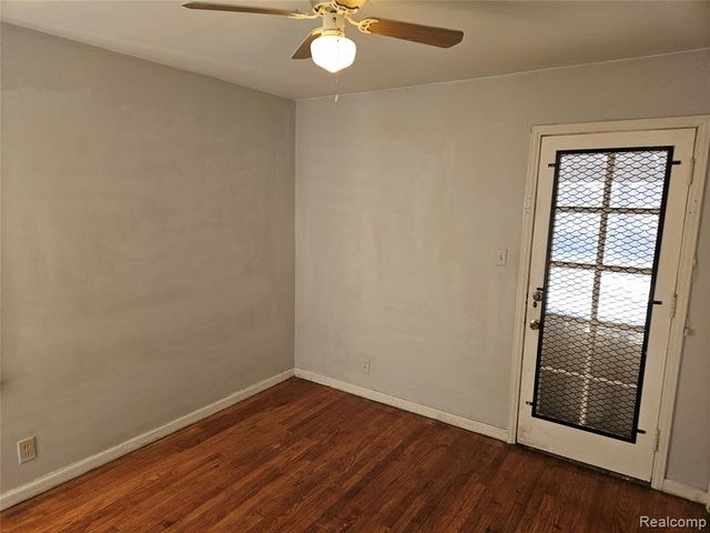 8035 Pinehurst Street, Detroit, MI 48204