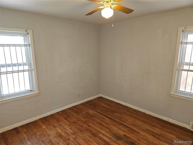 8035 Pinehurst Street, Detroit, MI 48204