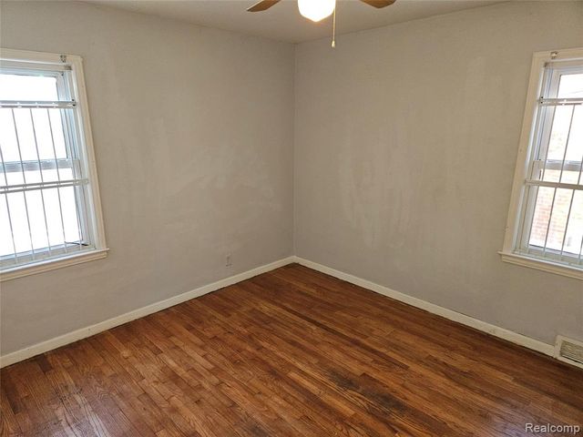 8035 Pinehurst Street, Detroit, MI 48204