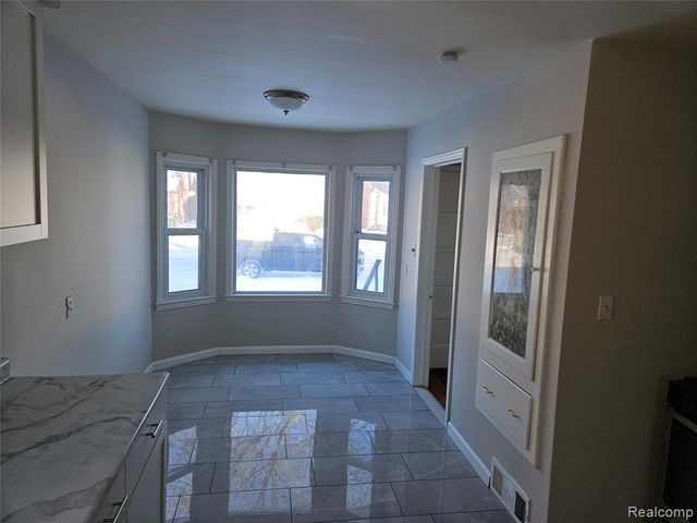 8035 Pinehurst Street, Detroit, MI 48204