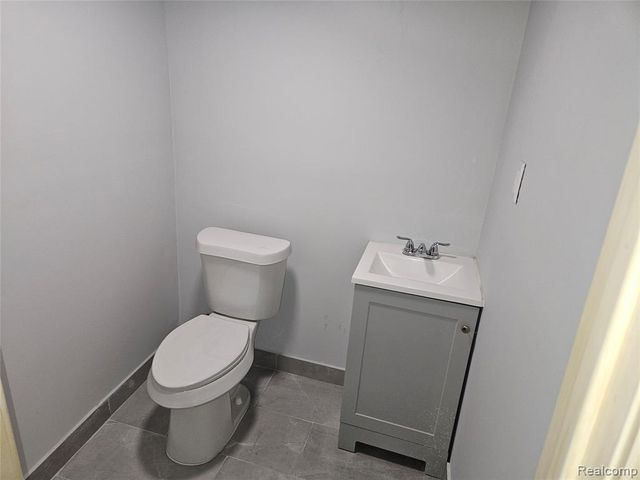 8035 Pinehurst Street, Detroit, MI 48204