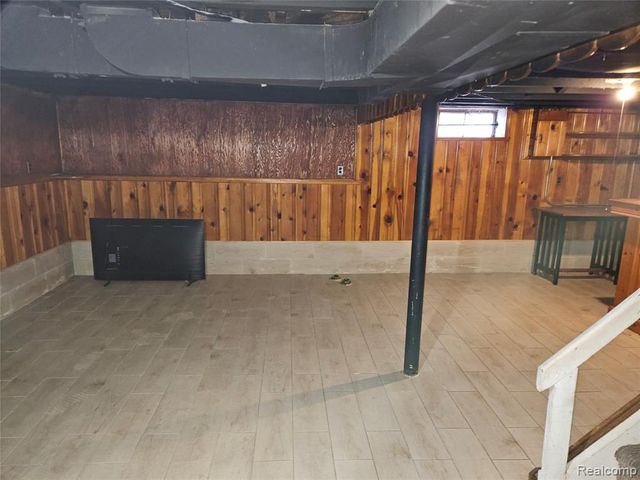 8035 Pinehurst Street, Detroit, MI 48204