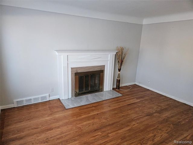 8035 Pinehurst Street, Detroit, MI 48204