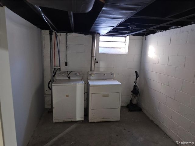 8035 Pinehurst Street, Detroit, MI 48204