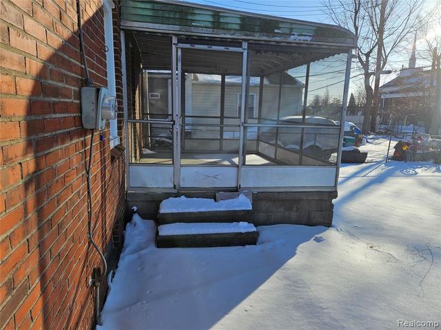 8035 Pinehurst Street, Detroit, MI 48204