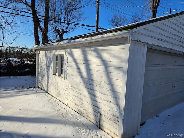 8035 Pinehurst Street, Detroit, MI 48204