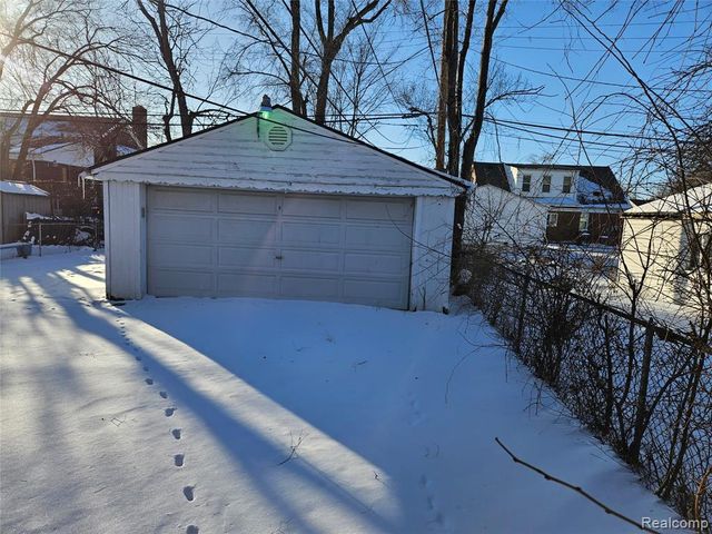 8035 Pinehurst Street, Detroit, MI 48204