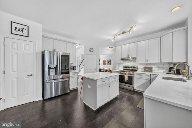 14 STONEHEDGE DR, East Windsor, NJ 08520