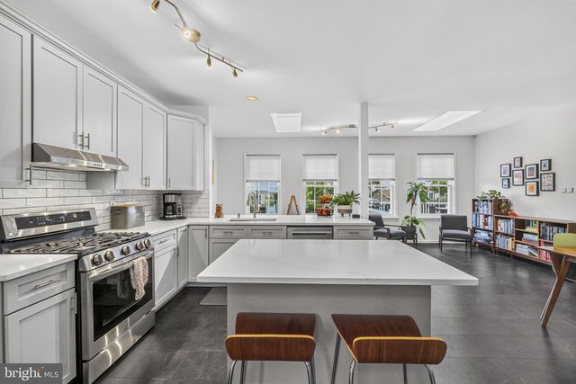 14 STONEHEDGE DR, East Windsor, NJ 08520