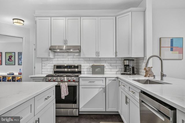 14 STONEHEDGE DR, East Windsor, NJ 08520