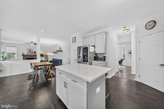 14 STONEHEDGE DR, East Windsor, NJ 08520