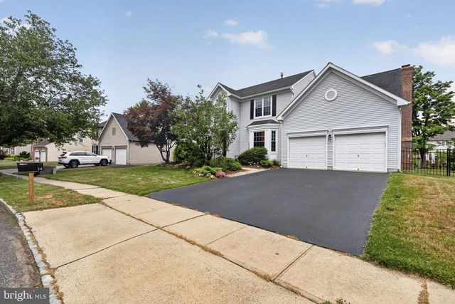 14 STONEHEDGE DR, East Windsor, NJ 08520