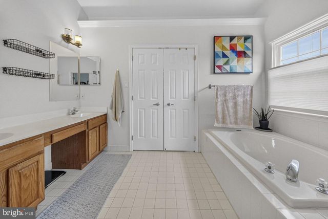 14 STONEHEDGE DR, East Windsor, NJ 08520