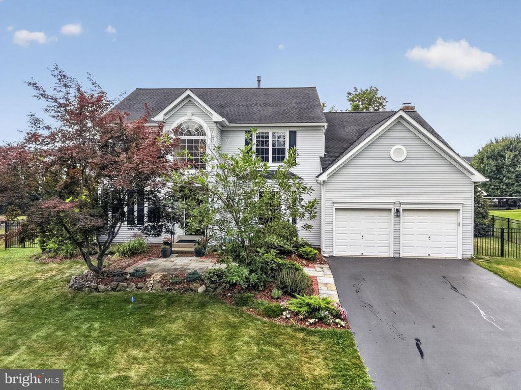 14 STONEHEDGE DR, East Windsor, NJ 08520