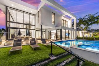 418 Sunset Drive, Hallandale Beach, FL 33009