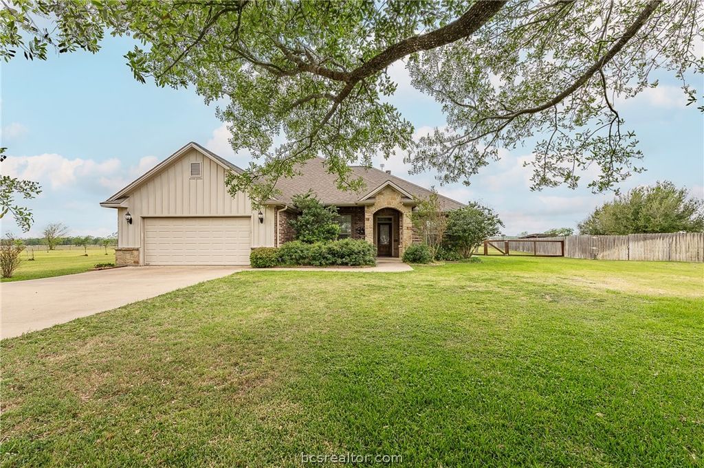 4192 Wagonwheel Road, Bryan, TX 77808