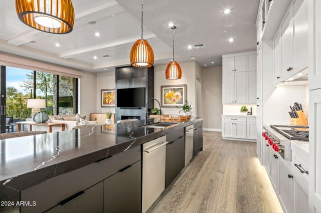 37200 N CAVE CREEK Road 1082, Scottsdale, AZ 85262