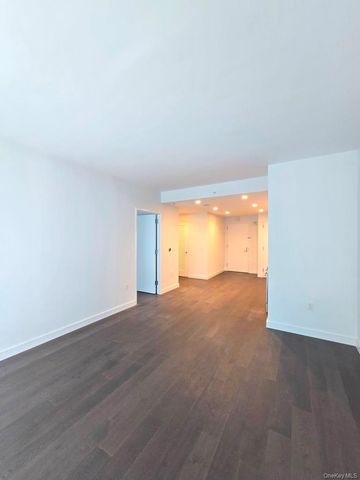 131-05 40th Road 15R, Flushing, NY 11354