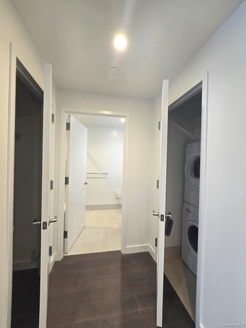 131-05 40th Road 15R, Flushing, NY 11354