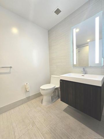 131-05 40th Road 15R, Flushing, NY 11354
