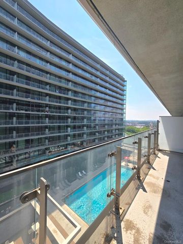 131-05 40th Road 15R, Flushing, NY 11354