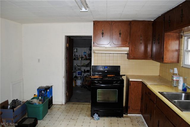 3172 W 50th Street, Cleveland, OH 44102