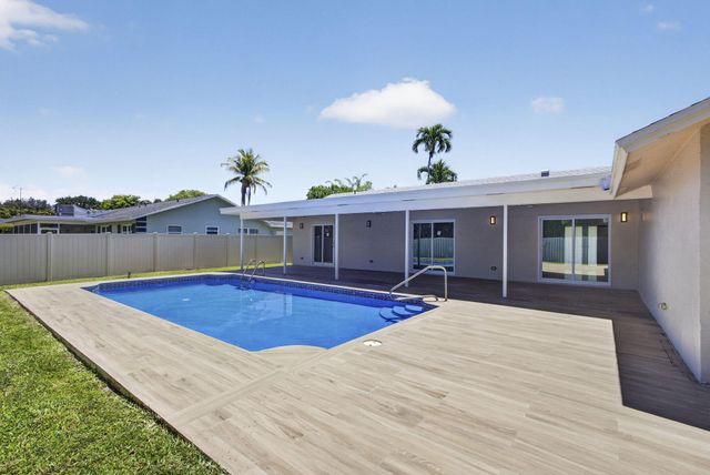 12890 Guilford Circle, Wellington, FL 33414