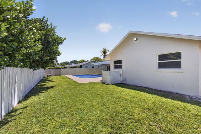 12890 Guilford Circle, Wellington, FL 33414
