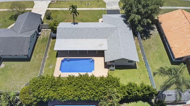 12890 Guilford Circle, Wellington, FL 33414