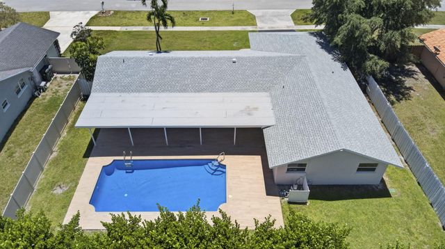 12890 Guilford Circle, Wellington, FL 33414