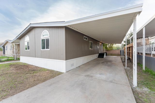 975 N H Street 22, Tulare, CA 93274