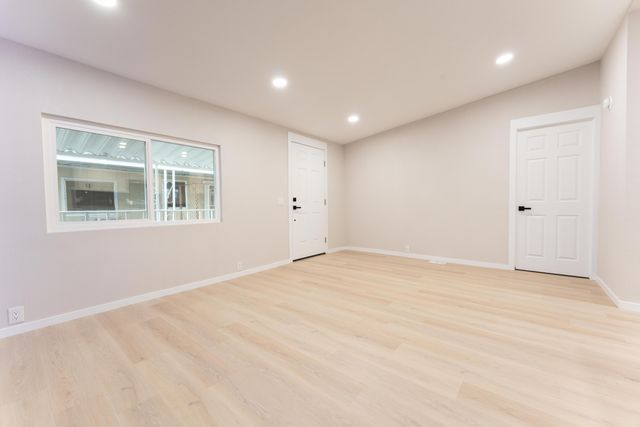 975 N H Street 22, Tulare, CA 93274