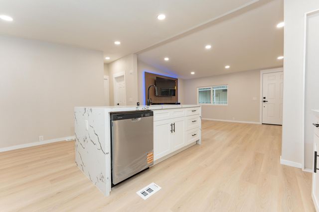 975 N H Street 22, Tulare, CA 93274