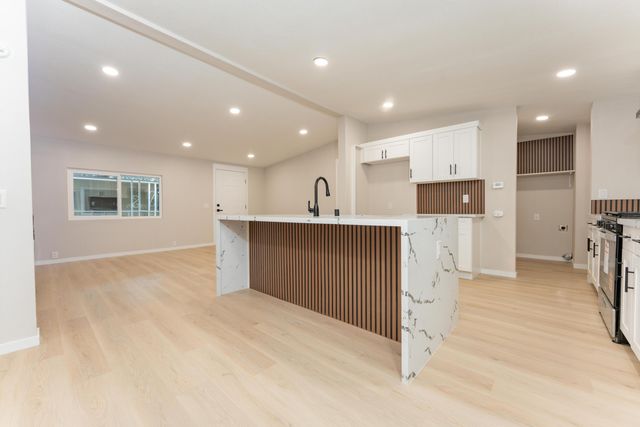 975 N H Street 22, Tulare, CA 93274