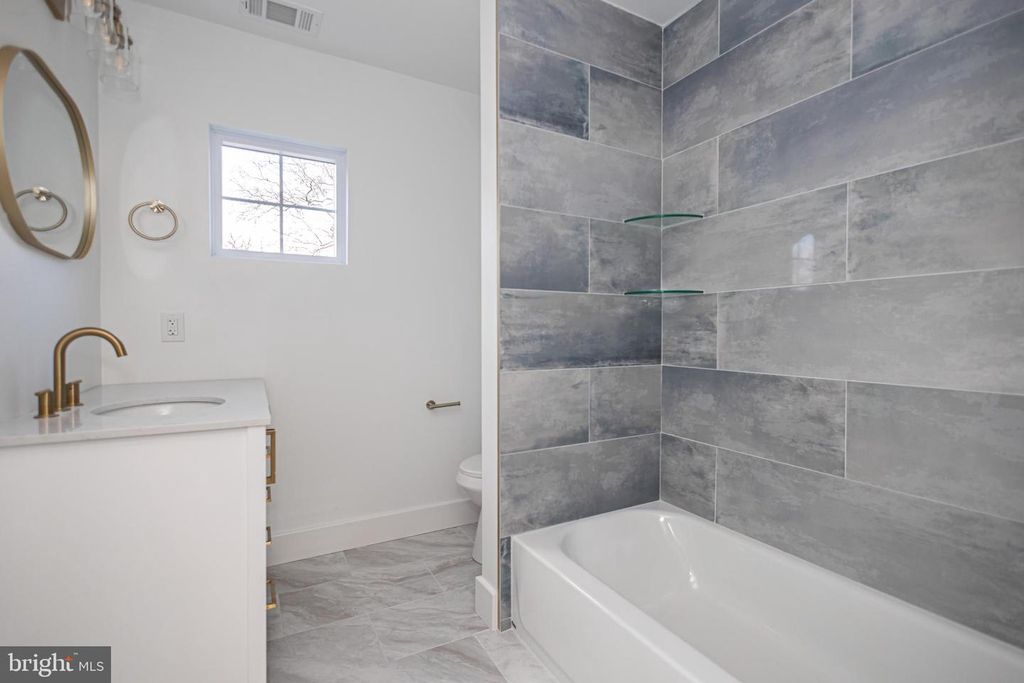 Image 18 of property listing at 1434 RIVER RD, Upper Black Eddy, PA 18972