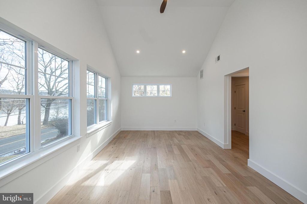 Image 19 of property listing at 1434 RIVER RD, Upper Black Eddy, PA 18972