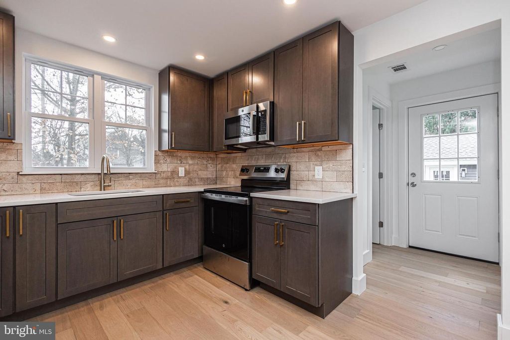 Image 9 of property listing at 1434 RIVER RD, Upper Black Eddy, PA 18972