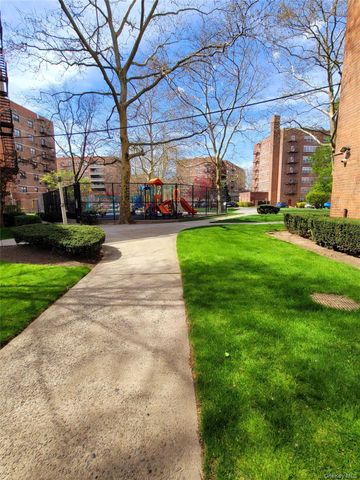 89-35 155th Ave 5D, Howard Beach, NY 11414