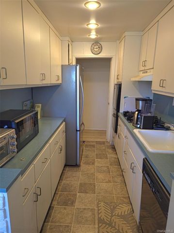 89-35 155th Ave 5D, Howard Beach, NY 11414