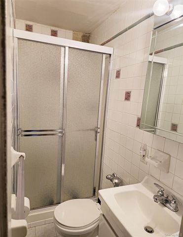 89-35 155th Ave 5D, Howard Beach, NY 11414